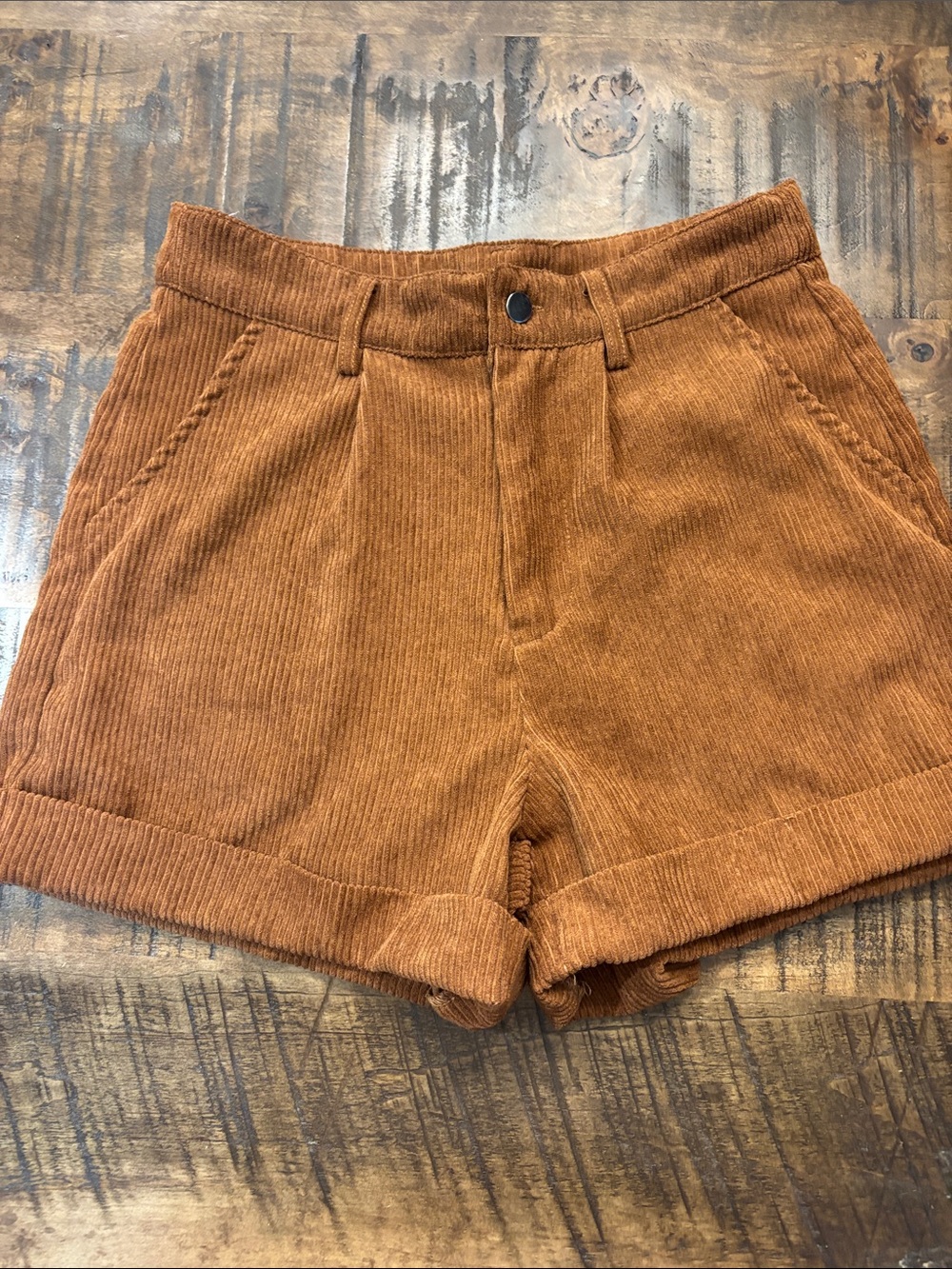 High-Rise Corduroy Shorts in Rust